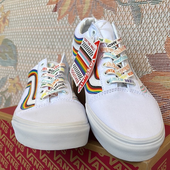 Vans Men’s Old Skool
(Pride) White/True White
VNOA5KRFB5U
Sneakers - athletic - Picture 7 of 16
